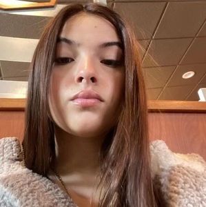 Meet your Posher, Camila